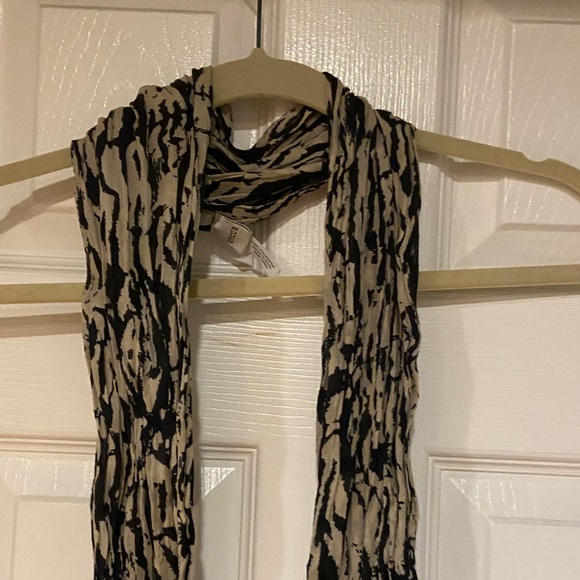Chico's Black and Cream Patterned Scarf - Picture 4 of 5